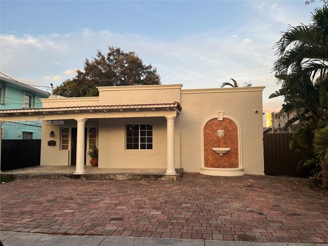 Building Photo - 1029 SW 10th Ave