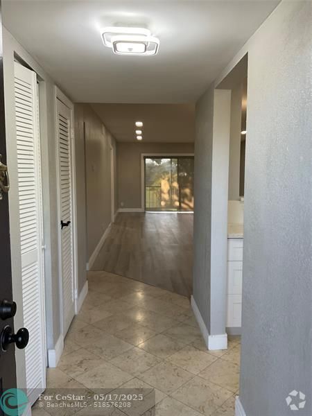 Building Photo - 6101 N Falls Cir Dr Unit 303 Rental