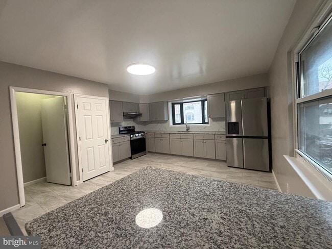 Photo - 9233 Wissinoming St