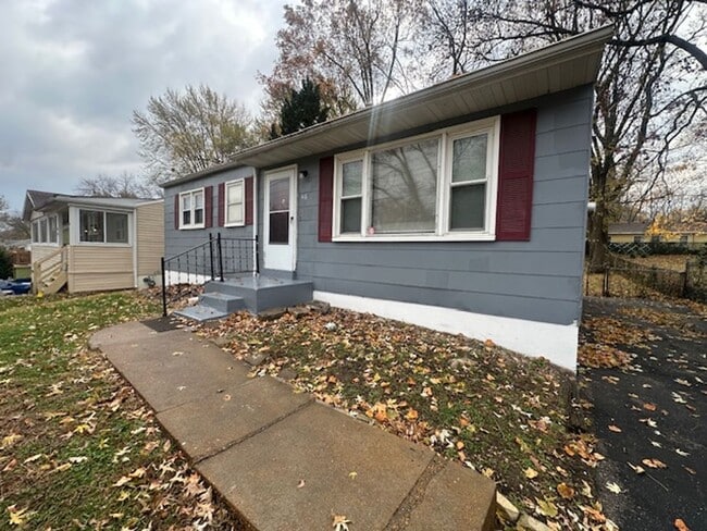 Photo - Spacious Living in Calverton Park