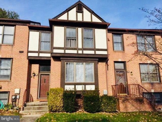 Photo - 20 Dickens Square Townhome