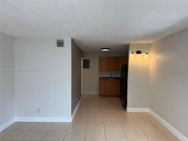 Photo - 715 NE 2nd Ave Unidad 101