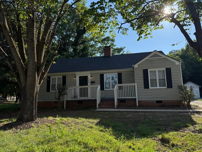 Building Photo - 2301 Lawndale Dr Rental