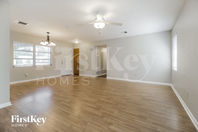 Photo - 1381 Viburnum Ln