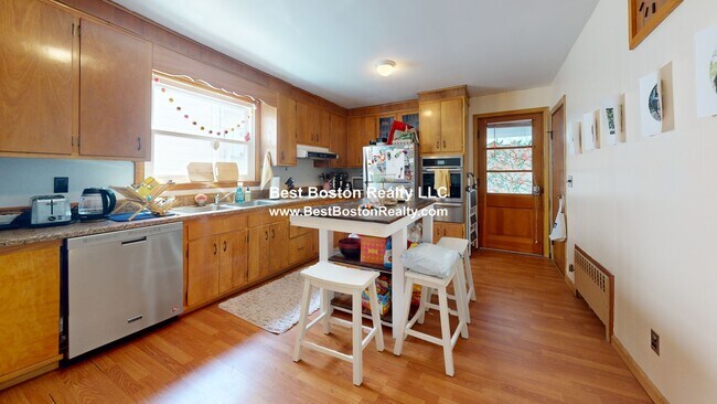 102 Raymond Ave