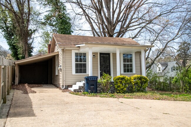 Photo - 1005 Greens Lake Rd House