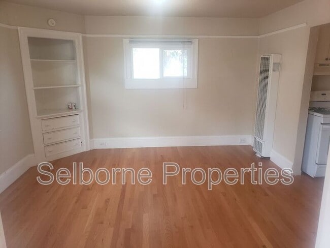 Photo - 546 Merrimac St