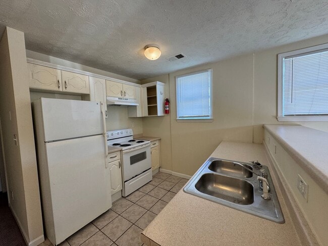 Photo - 5981 Peco Ln Unit 5981-B