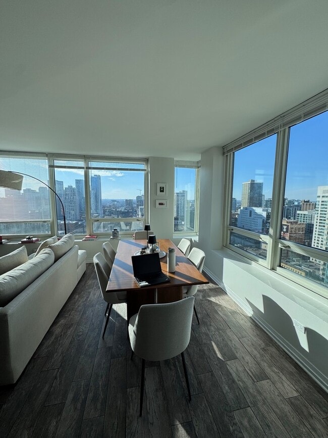 Photo - 33 W Ontario St Unidad 24G