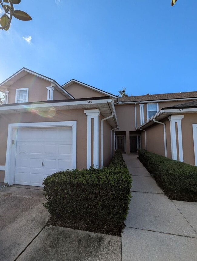 Building Photo - Charming 2 Bed, 2.5 Bath Townhome Ready to...