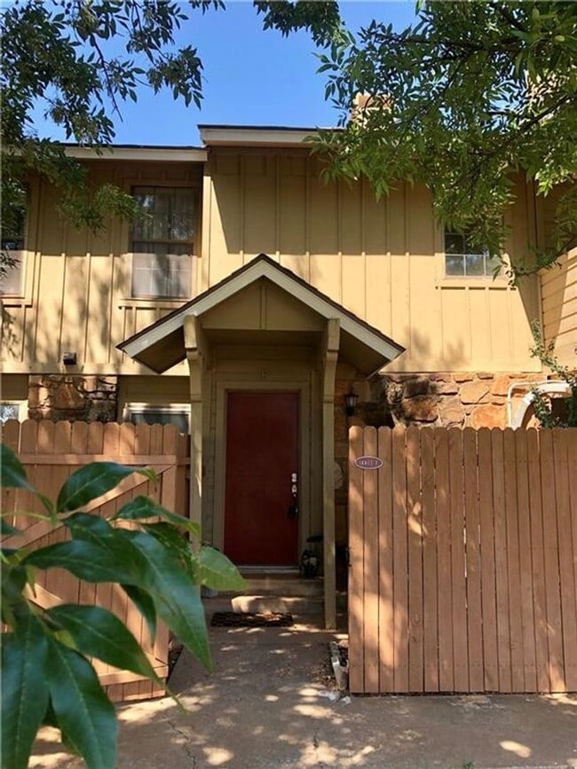 Photo - Corporate Furnished Two-Bedroom Condo - Ut... Unit 5F
