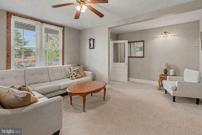 235 W 2nd St