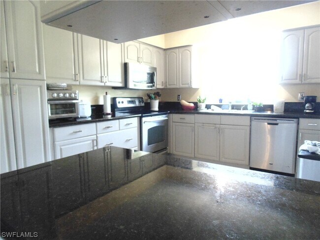 Photo - 800 Entrada Dr