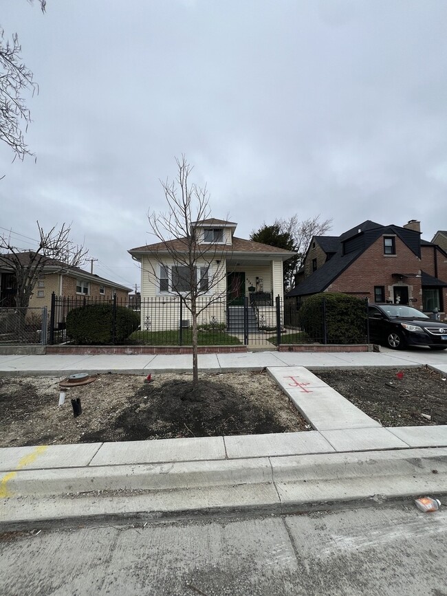 Photo - 6340 W Barry Ave