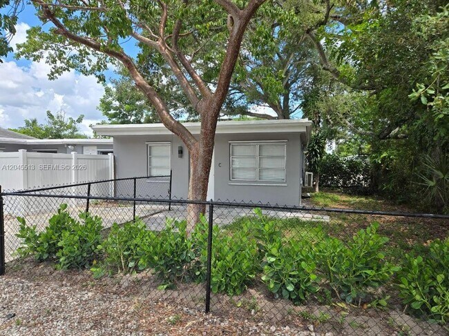 325 SW 14th Ct Unit C