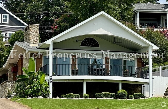 Building Photo - Riverfront Living with Mid-Century Flair Rental