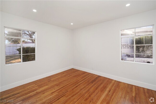 Building Photo - 1140 Hillside Pl Rental