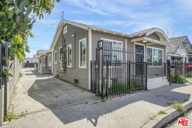 1254 1/2 W Exposition Blvd