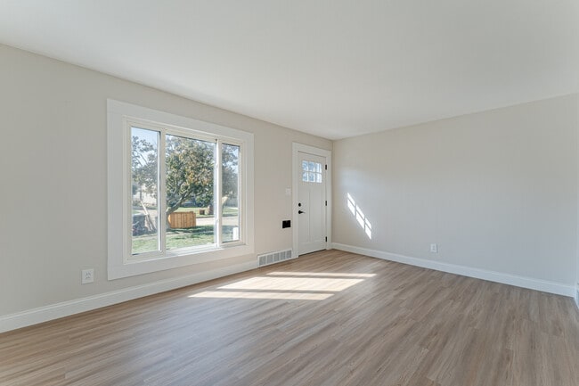 Photo - 6006 Ridgewood Ave