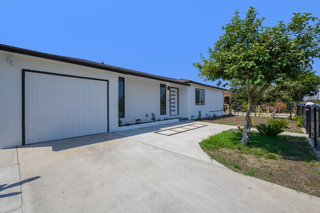 Building Photo - 6557 Darwell Ave Rental