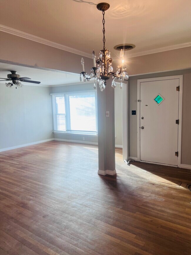 Photo - 2013 S Milam St