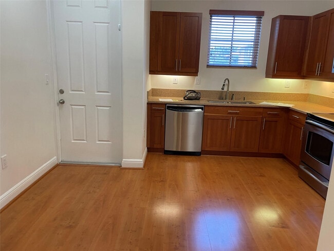 Photo - 370 SW 14th Ave Unit 370