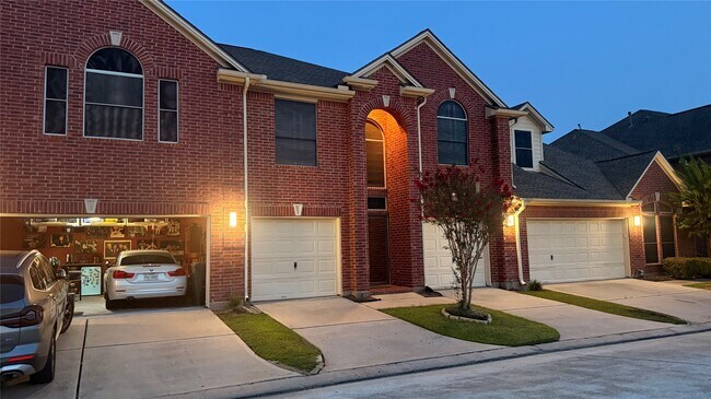 Building Photo - 1408 S Friendswood Dr Unit 205