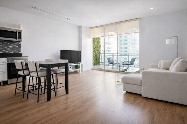 Building Photo - 690 SW 1st Ct Unit 1423