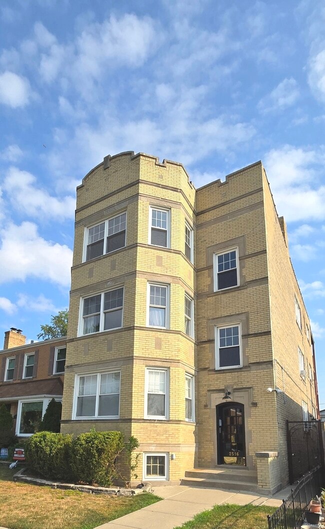 Photo - 2516 W Jarvis Ave House