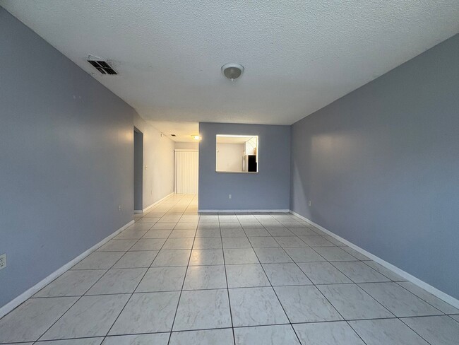 Photo - 332 Caldbeck Way