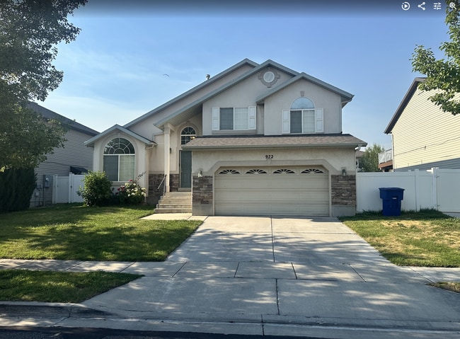 Photo - 972 Woodstock Dr