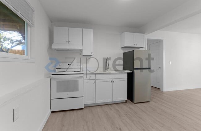 Photo - 1611 S 84th St