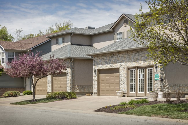 Pine Meadow Townhomes - Pine Meadow Townhomes