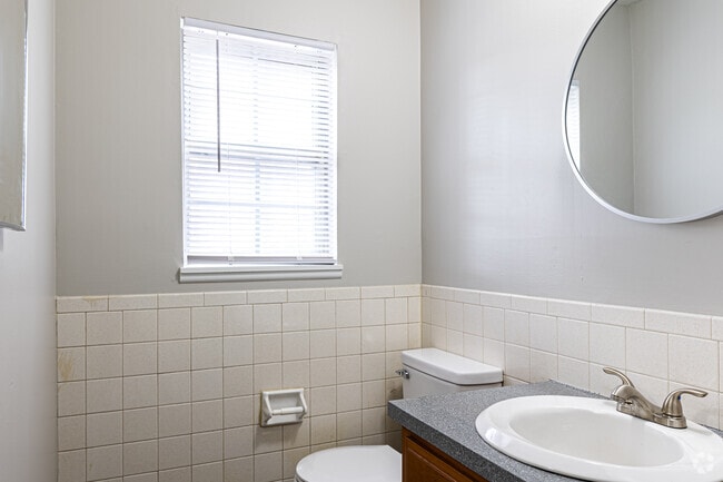 2BR, 1.5BA Townhome - 890SF Bathroom