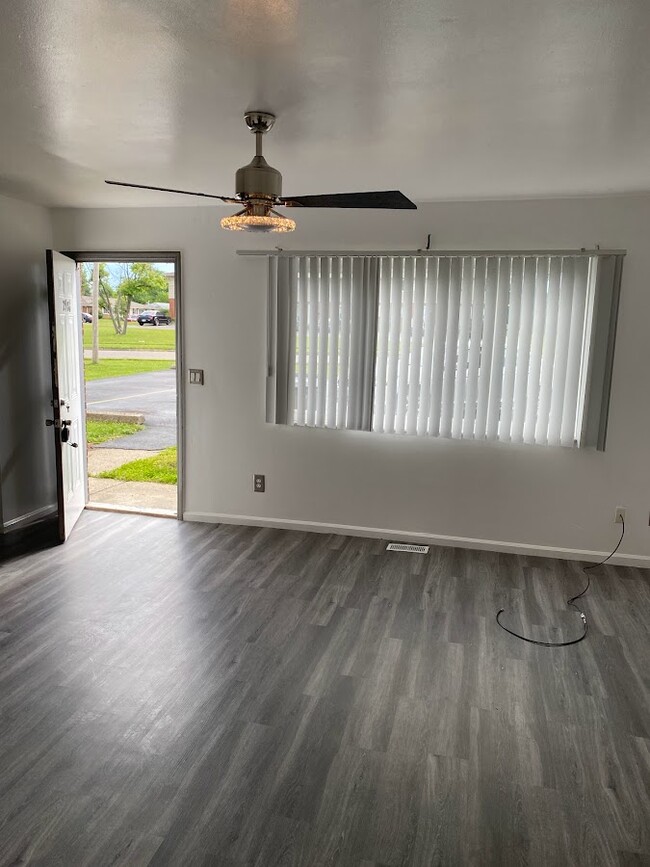 Photo - 3006 Benchwood Rd