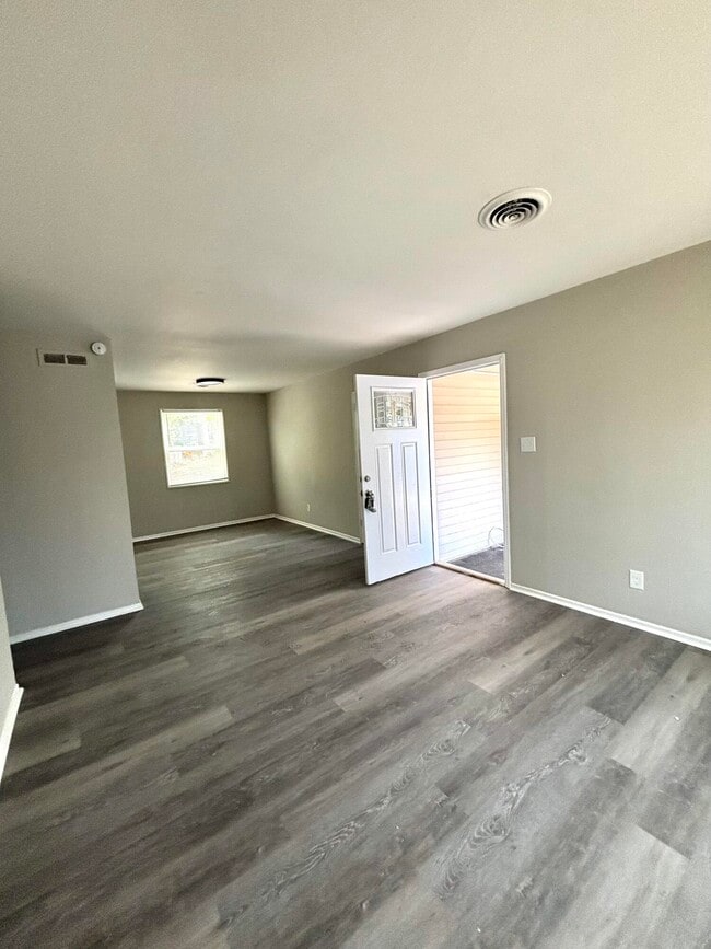 Photo - 1282 Crosland Dr NE