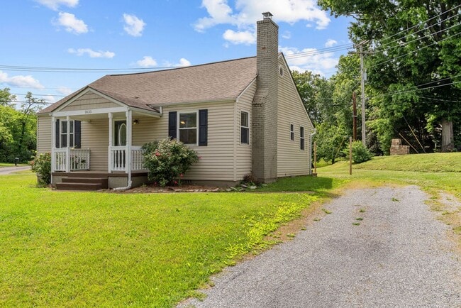 Photo - Newly Renovated Alcoa Cottage!!