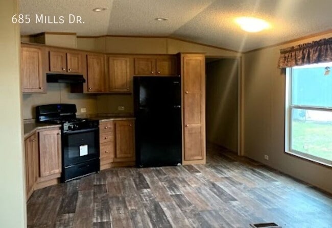 Photo - 685 W Mills Dr