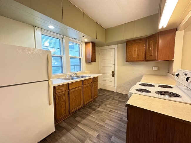 Photo - Large 2 bedroom house $750