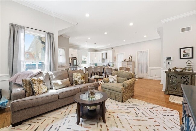 Photo - 41 Bentley Ave Unit 1