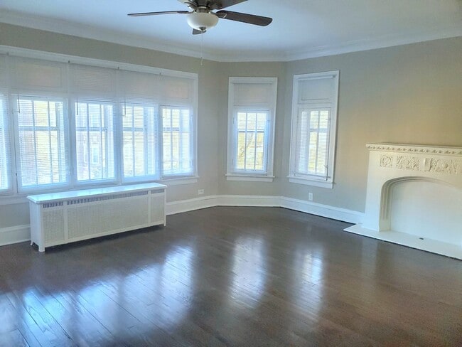 Building Photo - 8028 S Phillips Ave Unit 2F