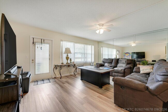 Photo - 146 Mansfield D