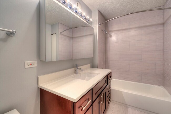 Photo - 550 N State St Unit 2408