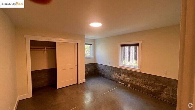 Building Photo - 2144 Russell St Rental