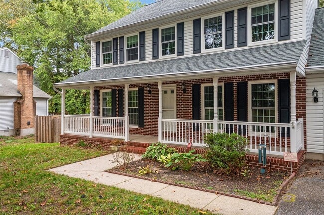 Photo - Charming Colonial in Elmhurst Station