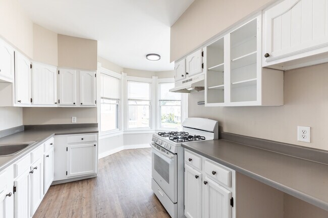 Photo - 1949 Hudson Ave Unit 2