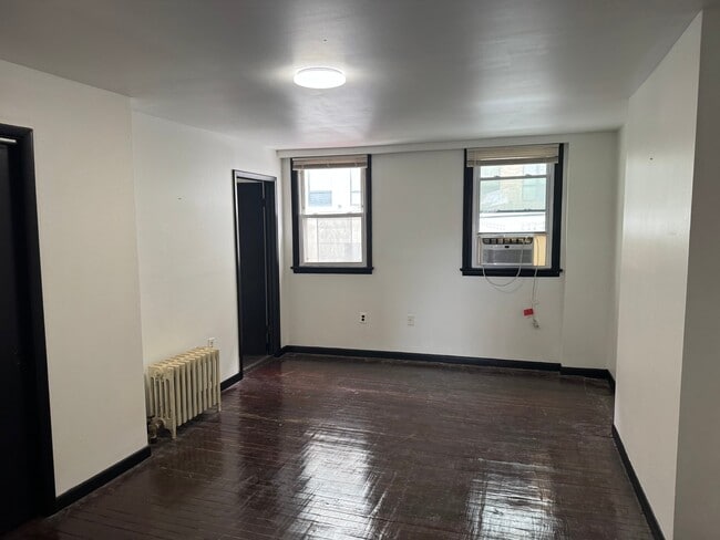 Building Photo - 55 Halsey St Unit 2