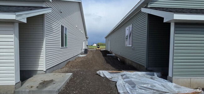 Building Photo - B532AG Unit DOWNSTAIRS Rental