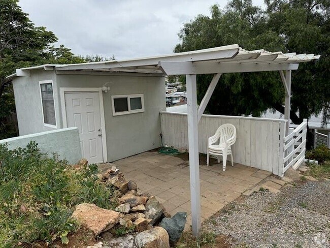 Building Photo - 9115 Rosedale Dr Rental