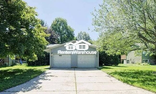 Building Photo - Available April 1 - Cozy 2 Bed / 1 Bath Side by Side Duplex in West Saint Paul!